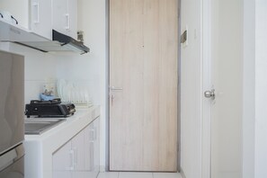 Fridge, stovetop, cookware/dishes/utensils - Comfy And Minimalist Studio At Akasa Pure Living Bsd Apartment (South Tangerang)