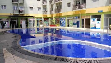 Kolam renang outdoor