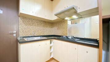 Kamar | Dapur pribadi | Lemari es, kompor, dan peralatan masak/sendok-piring