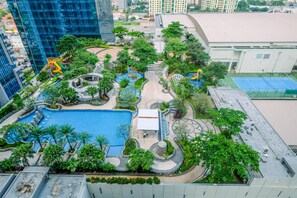 Outdoor pool - Elegant And Spacious 3Br Apartment At Casa Grande Residence (Jakarta)