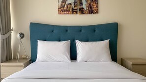 Habitación | 2 habitaciones, tabla de planchar con plancha y ropa de cama 