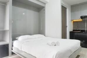 Room | 1 bedroom, free WiFi, bed sheets - Compact And Stylish Studio Apartment At Taman Melati Surabaya (Surabaya)