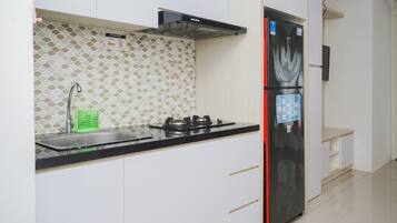 Fridge, stovetop, cookware/dishes/utensils