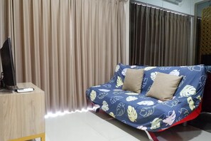 Living area - Comfy And Modern Wonderful 2Br Apartment At Tanglin Supermall Mansion (Surabaya)
