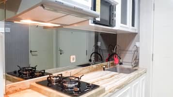 Fridge, microwave, stovetop, cookware/dishes/utensils
