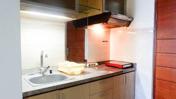 Fridge, stovetop, rice cooker, cookware/dishes/utensils