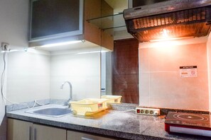 Private kitchen - Best Deal Studio Apartment At High Point Serviced (Surabaya)