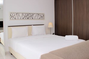 1 bedroom, free WiFi, bed sheets - Comfortable And Spacious Studio At Azalea Suites Apartment (Cikarang)