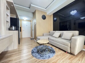 Living area - Luxury And Spacious 1Br Apartment At Parahyangan Residence Bandung (Bandung)
