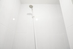 Bathroom - Comfortable Studio Room At Tokyo Riverside Apartment (Teluknaga)