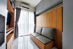 TV - Minimalist And Cozy Studio At Sky House Bsd Apartment (Pagedangan)