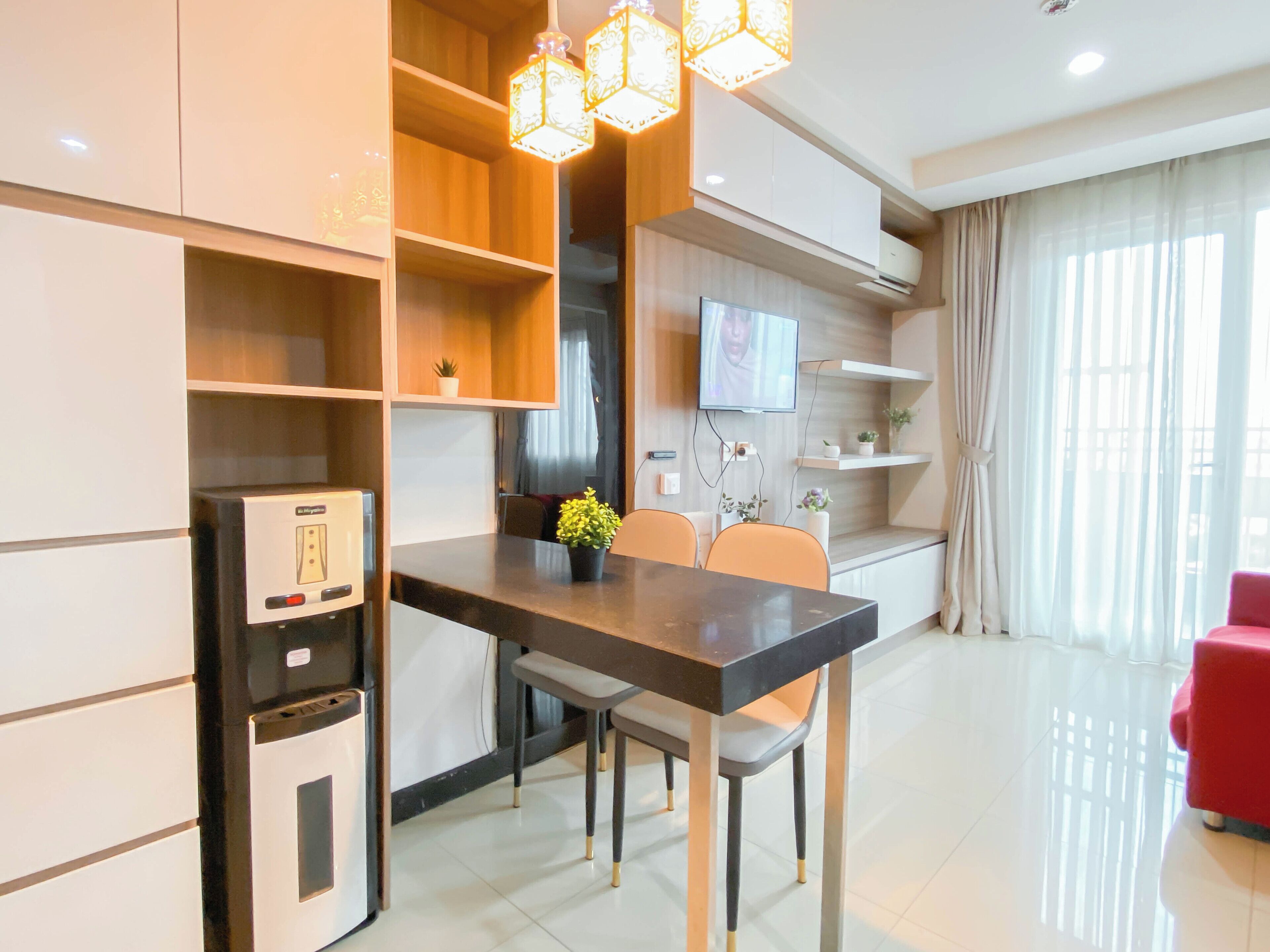 Habitación | Cocina privada | Frigorífico, placa de cocina y utensilios de cocina