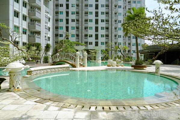 Outdoor pool - Comfort Studio At Sky Terrace Apartment (Jakarta)