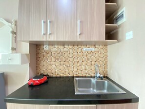 Quarto | Cozinha privada | Geladeira, cooktop, talheres/pratos/utensílios de cozinha