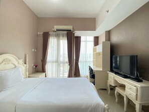 1 bedroom, free WiFi, bed sheets - Bohemian Studio Room Taman Melati Jatinangor Apartment (Hegarmanah)