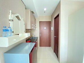 TV - Bohemian Studio Room Taman Melati Jatinangor Apartment (Hegarmanah)