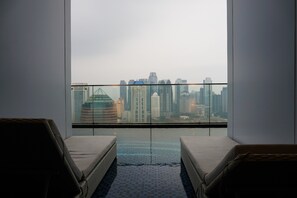 Outdoor pool - Stunning And Comfy 1Br At Ciputra World 2 Apartment (Jakarta)