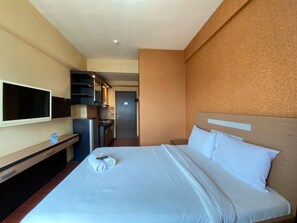 1 bedroom, free WiFi, bed sheets - Cozy Studio Room At Suites @Metro (Bandung)