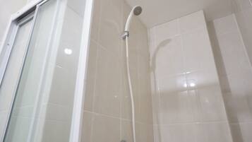 Room | Bathroom | Shower, free toiletries, towels