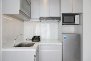 Fridge, stovetop, cookware/dishes/utensils