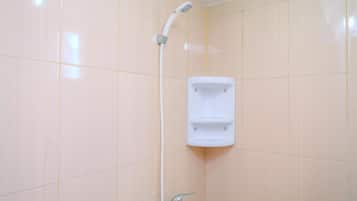 Ducha, artículos de tocador gratuitos, toallas