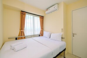 Room | 2 bedrooms, free WiFi, bed sheets - Strategic 2Br Apartment At Bassura City (Jakarta)