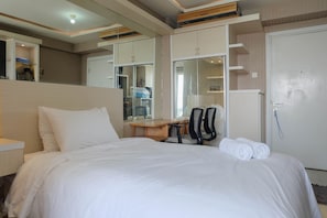 Room | 1 bedroom, free WiFi, bed sheets - Nice And Fancy Studio At Green Pramuka City Apartment (Jakarta)