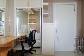 TV - Nice And Fancy Studio At Green Pramuka City Apartment (Jakarta)