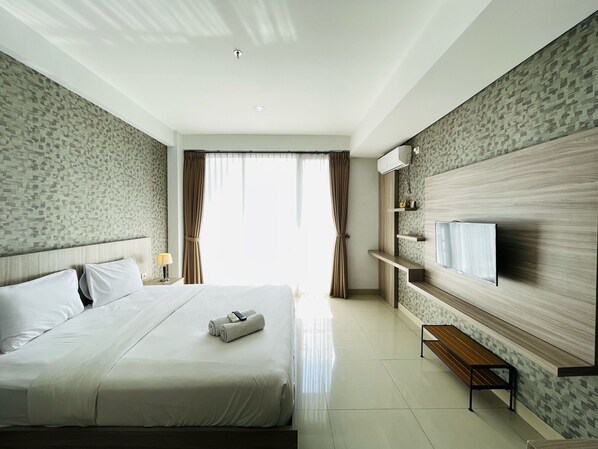 TV - Deluxe Studio Room At Dago Suites Apartment (Bandung)