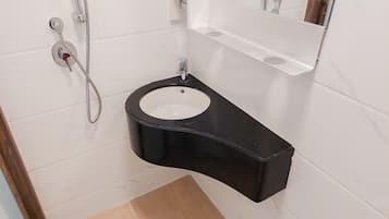 Ducha, artículos de tocador gratuitos, toallas