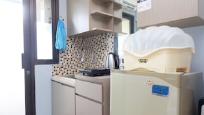 Phòng | Bếp riêng | Tủ lạnh, bếp nấu, dụng cụ nấu nướng/bát dĩa/dao nĩa 