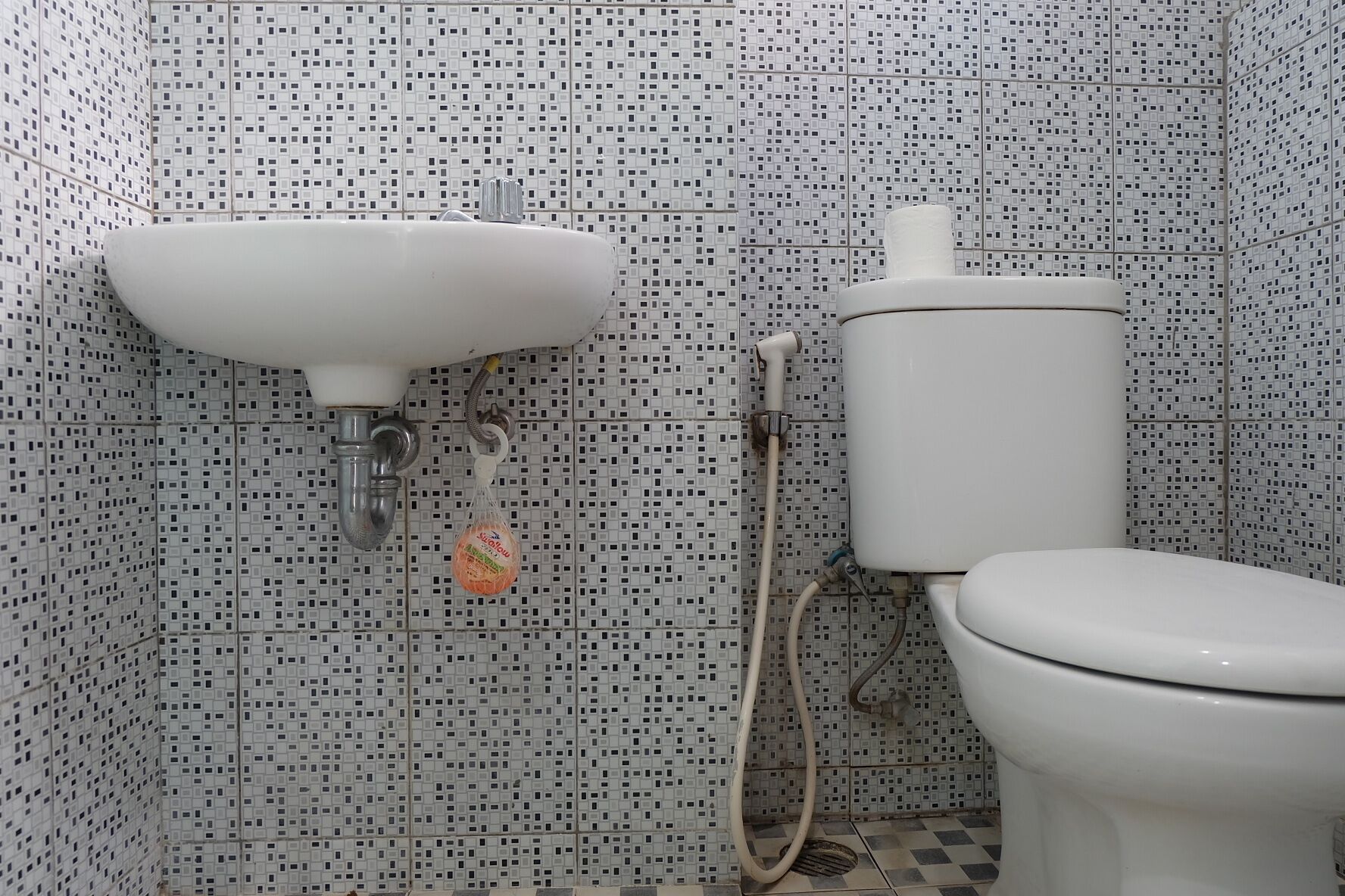 Room | Bathroom | Shower, free toiletries, towels