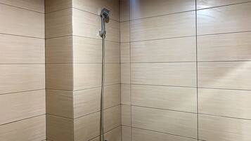 Shower, free toiletries, towels