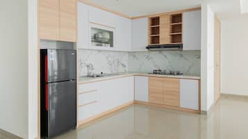 Fridge, stovetop, cookware/dishes/utensils