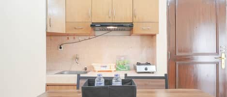 Fridge, stovetop, cookware/dishes/utensils