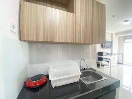 Fridge, microwave, stovetop, cookware/dishes/utensils