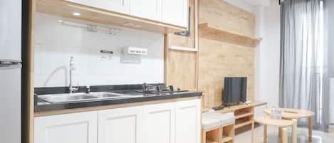 Fridge, stovetop, cookware/dishes/utensils