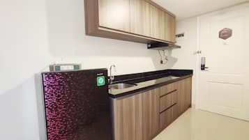Fridge, stovetop, cookware/dishes/utensils