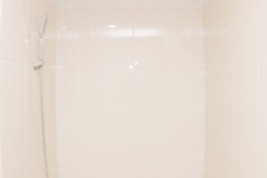 Shower, free toiletries, towels, soap - Cozy And Nice Studio At Oasis Cikarang Apartment (Cikarang)