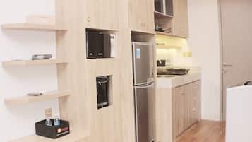 Fridge, microwave, stovetop, electric kettle