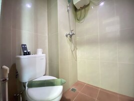 Quarto | Banheiro | Chuveiro, produtos de toalete grátis, toalhas de banho 