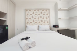 Room | 1 bedroom, free WiFi, bed sheets - Nice Cozy Studio At Paltrow City Apartment (Semarang)