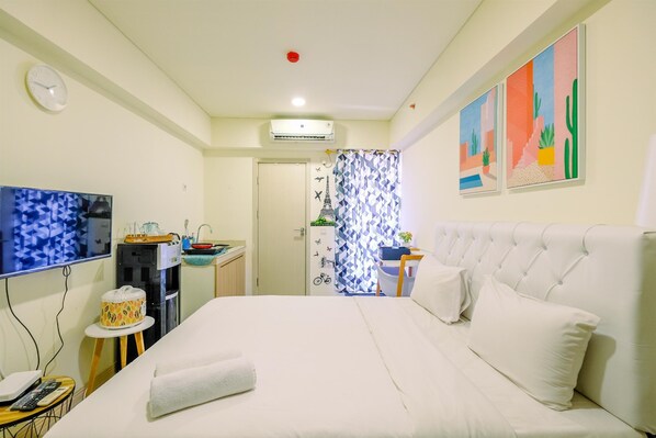 1 bedroom, free WiFi, bed sheets - Simply And Homey Studio Meikarta Apartment (Cikarang)