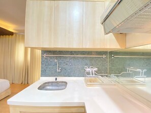 Fridge, stovetop, electric kettle, cookware/dishes/utensils