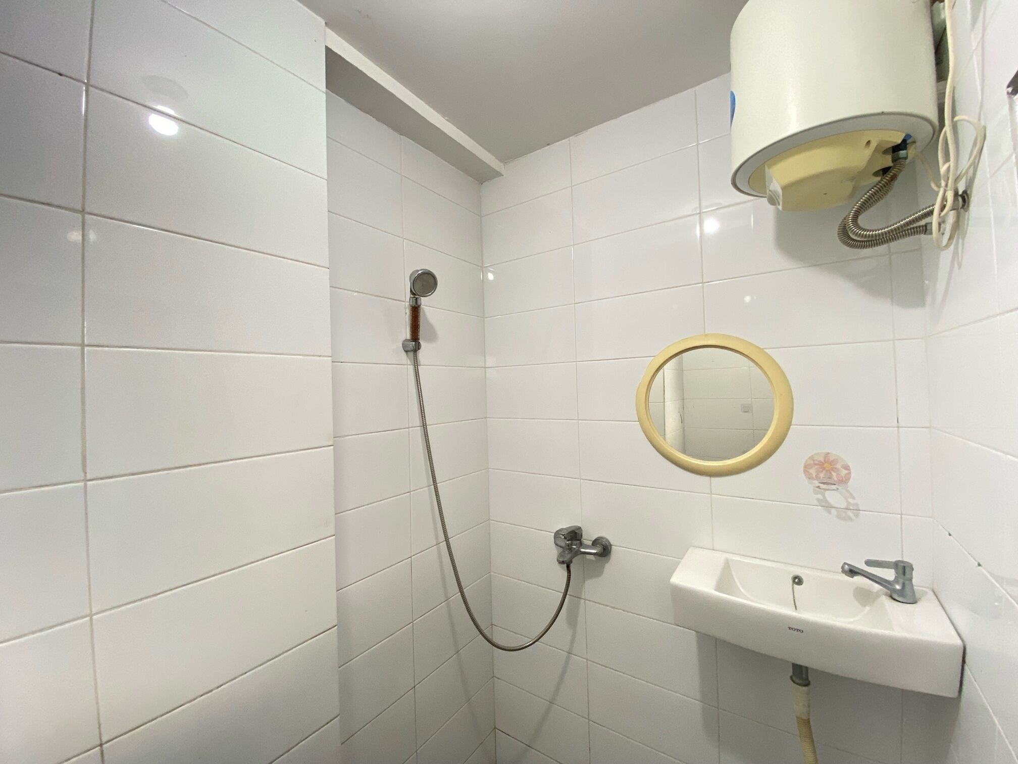 Room | Bathroom | Shower, free toiletries, towels, soap