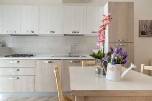 Oven, stovetop