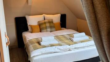 3 Schlafzimmer, Schreibtisch, Bügeleisen/Bügelbrett, kostenloses WLAN