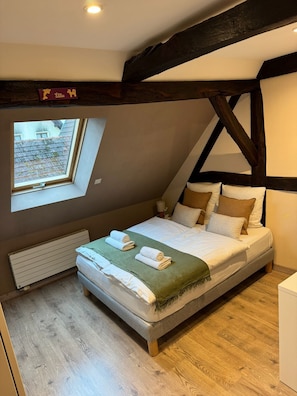 3 bedrooms, desk, iron/ironing board, free WiFi - Alsatian house 130m2 with courtyard and garden (Cleebourg)
