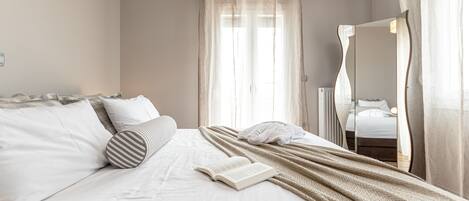 5 bedrooms, in-room safe, desk, iron/ironing board