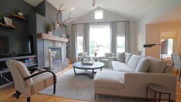 Smart TV y chimenea